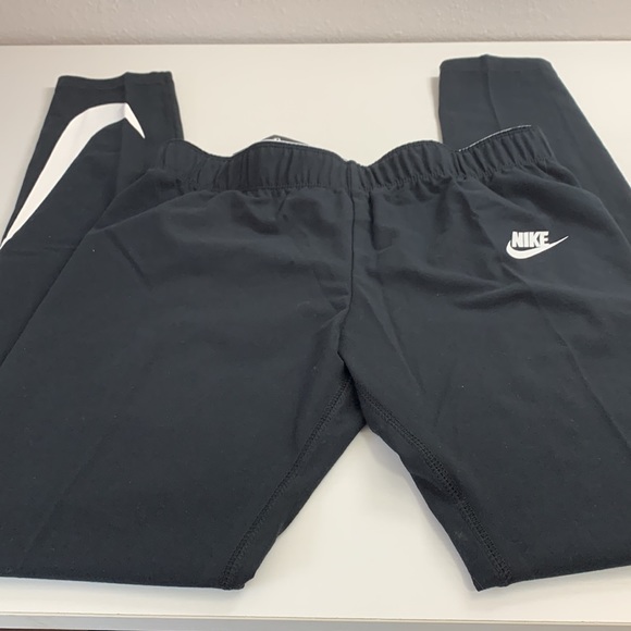 NWT. Nike girls XL leggings. Perfect for back to school - Picture 6 of 6